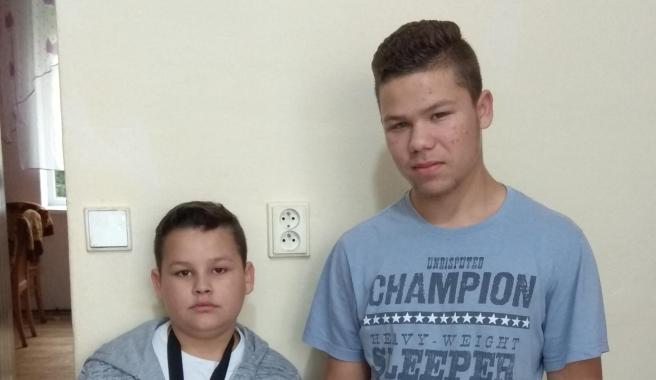 Školné v ZUŠ pro Reného a Patrika