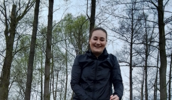 Aby mohla Sára pravidelně docházet na tenis 